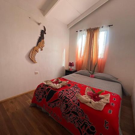 Pua vaenga Hostel Hanga Roa Bagian luar foto