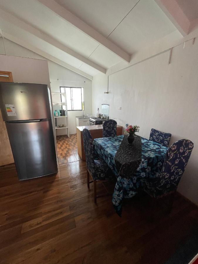 Pua vaenga Hostel Hanga Roa Bagian luar foto