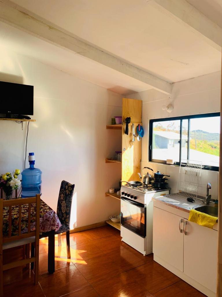 Pua vaenga Hostel Hanga Roa Bagian luar foto