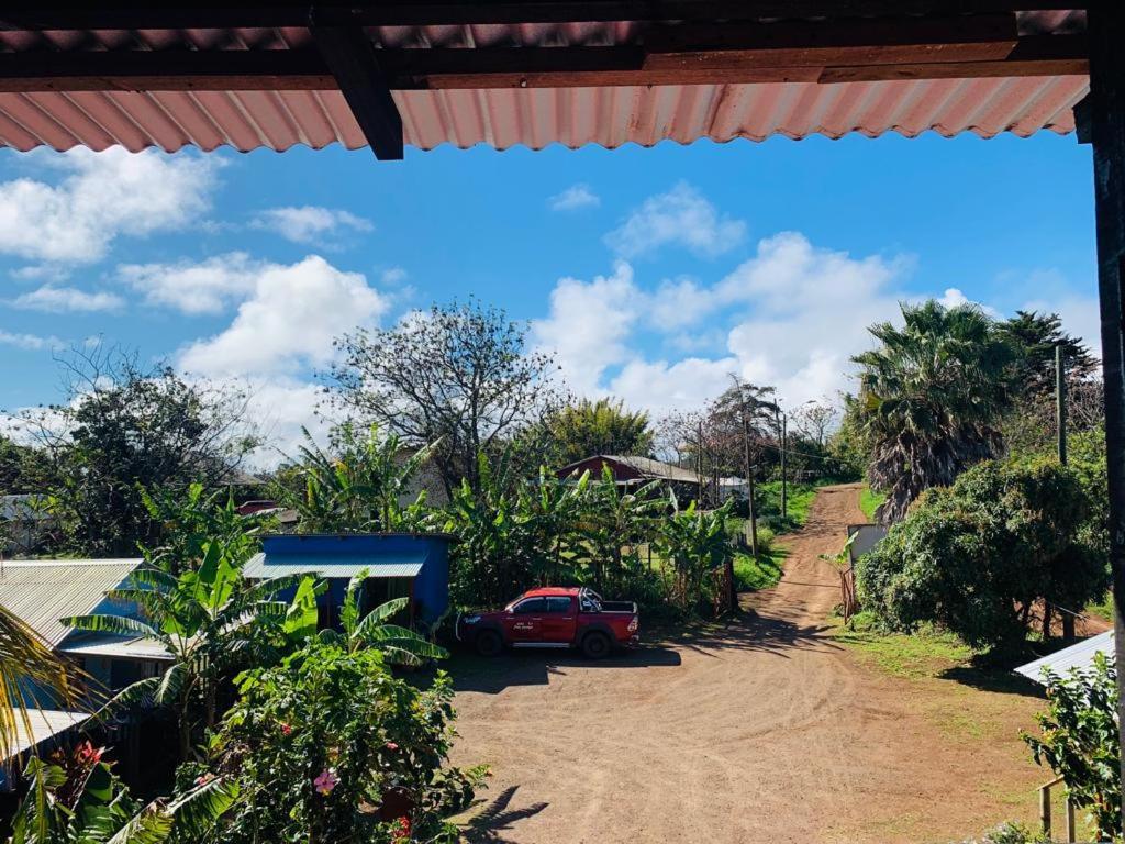 Pua vaenga Hostel Hanga Roa Bagian luar foto