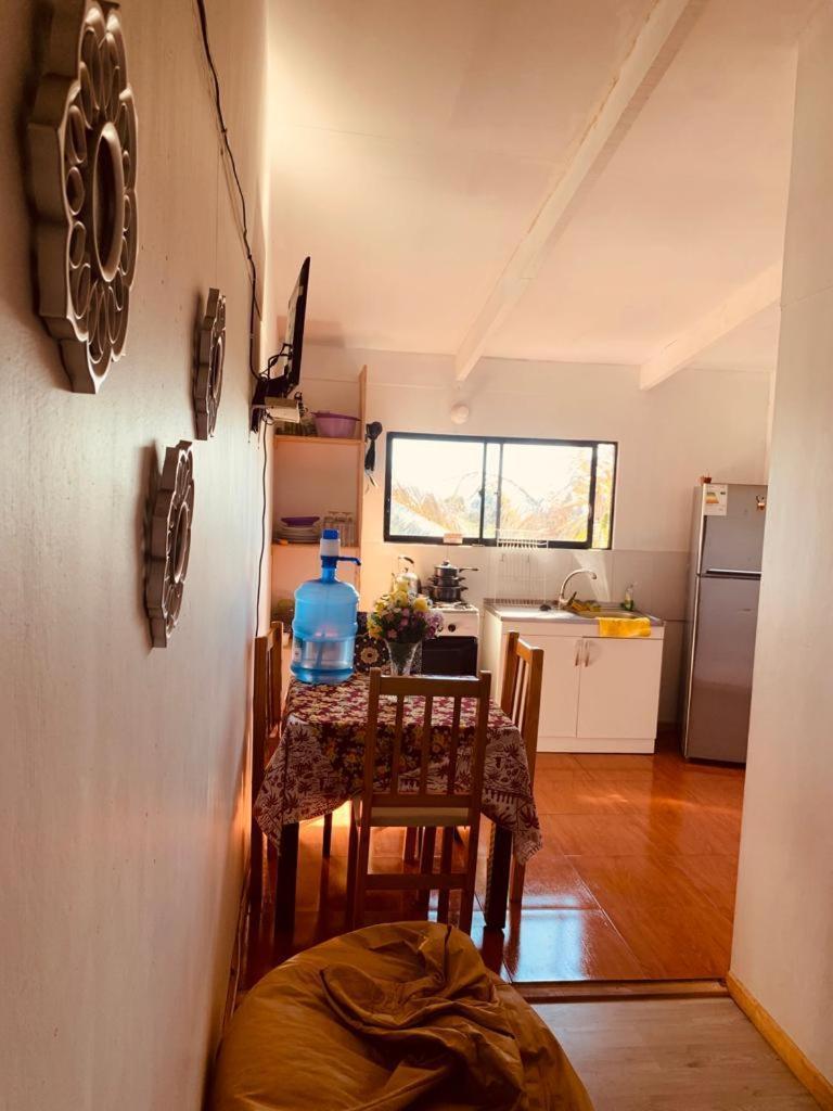 Pua vaenga Hostel Hanga Roa Bagian luar foto