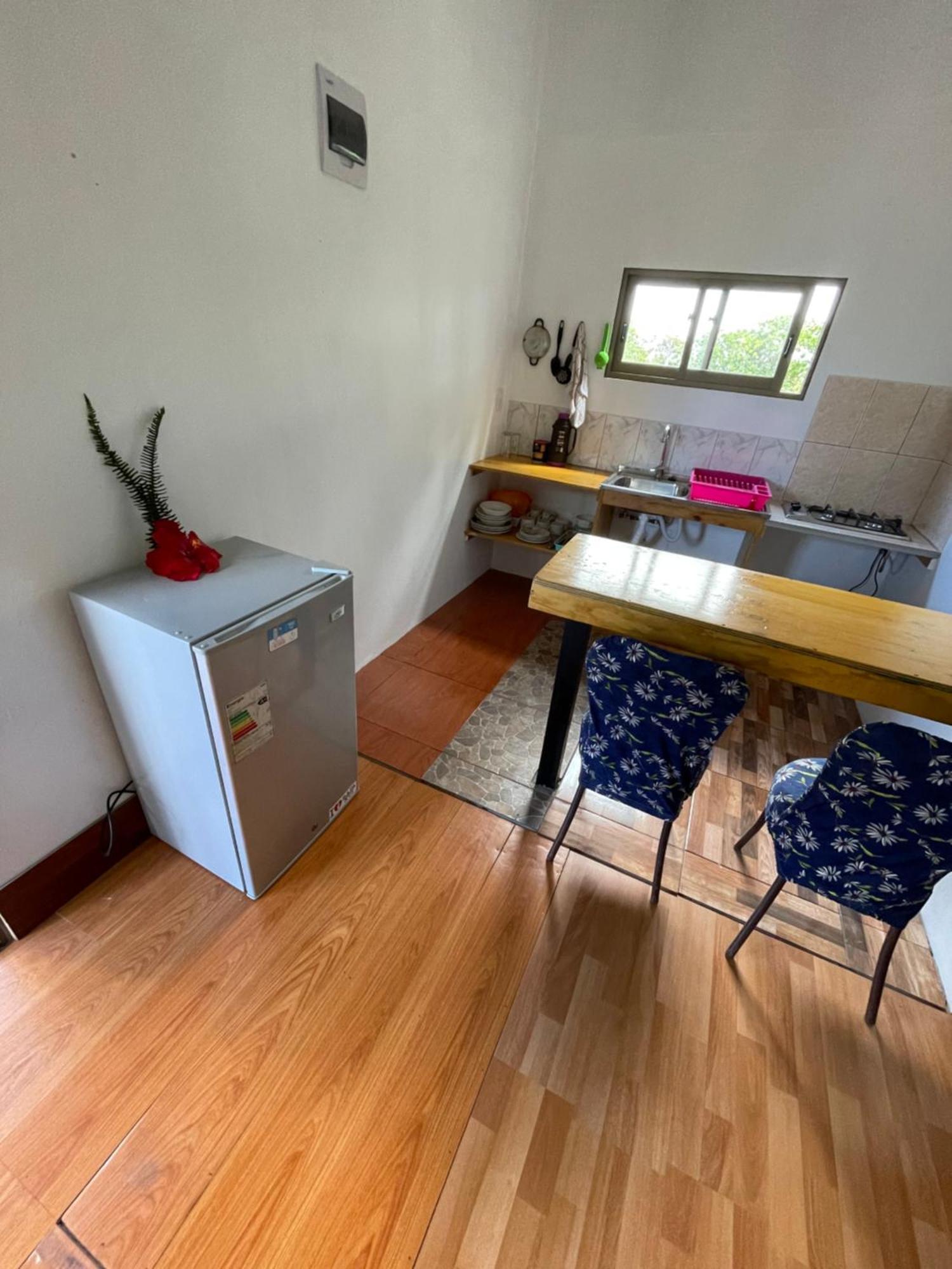 Pua vaenga Hostel Hanga Roa Bagian luar foto