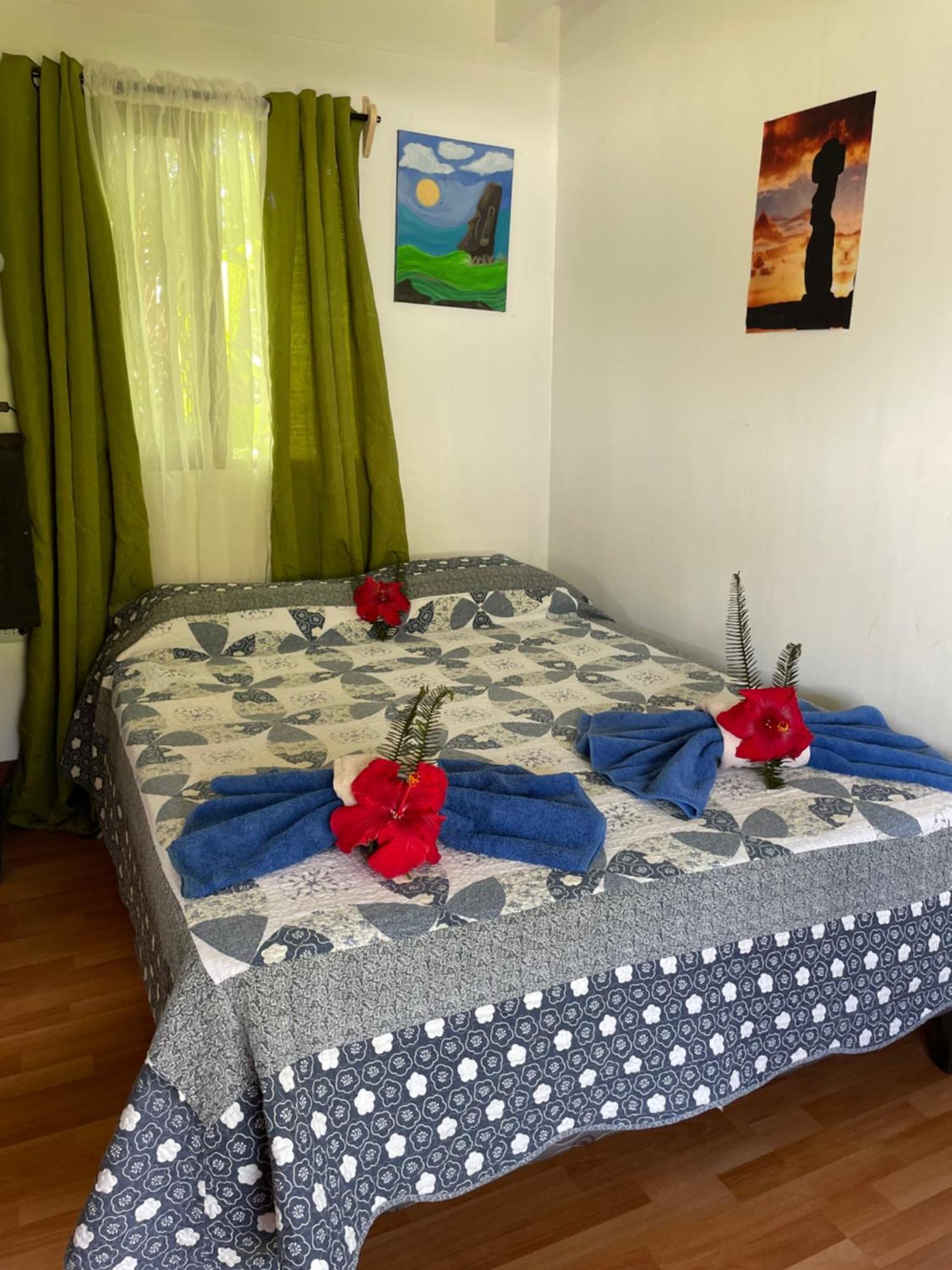 Pua vaenga Hostel Hanga Roa Bagian luar foto