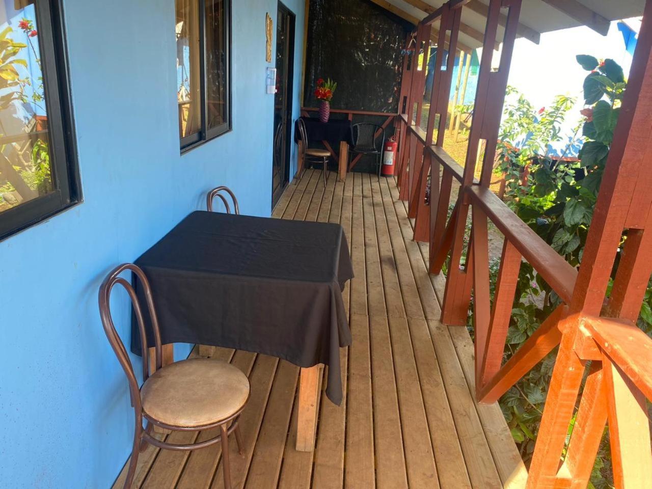 Pua vaenga Hostel Hanga Roa Bagian luar foto