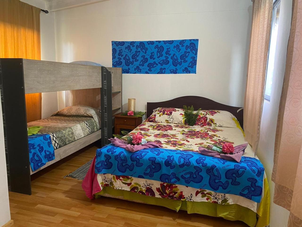Pua vaenga Hostel Hanga Roa Bagian luar foto
