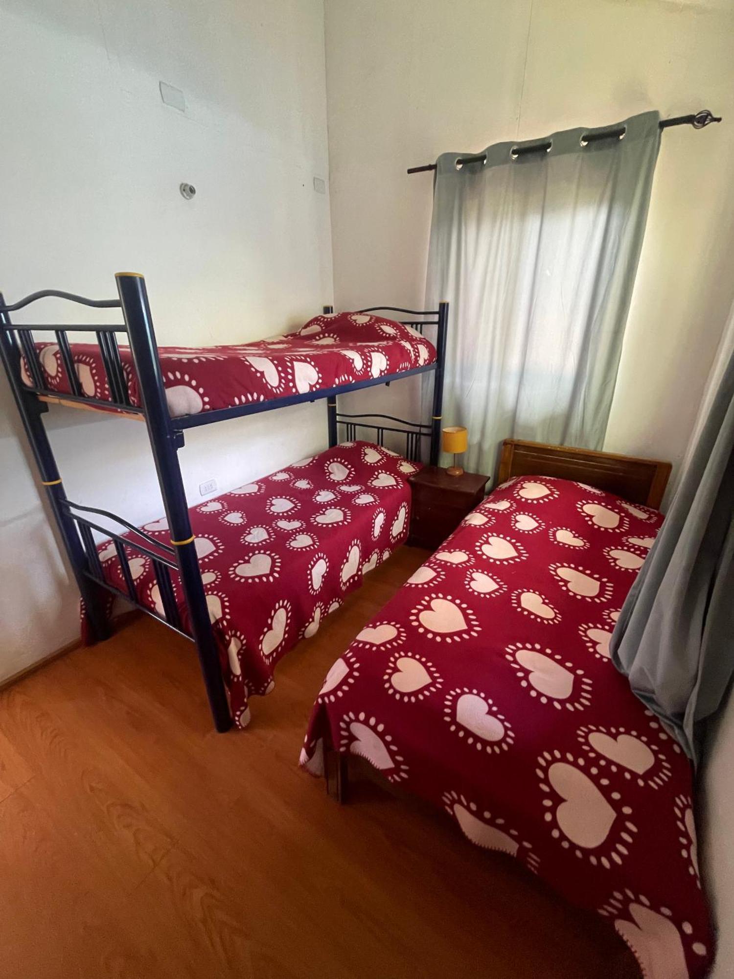 Pua vaenga Hostel Hanga Roa Bagian luar foto