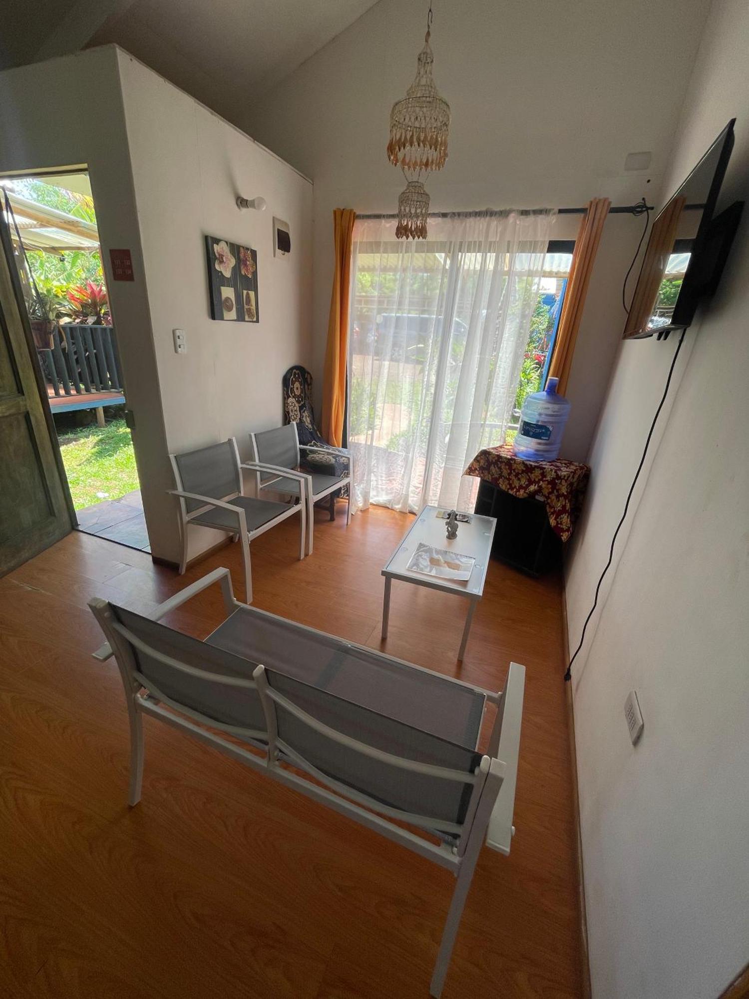Pua vaenga Hostel Hanga Roa Bagian luar foto