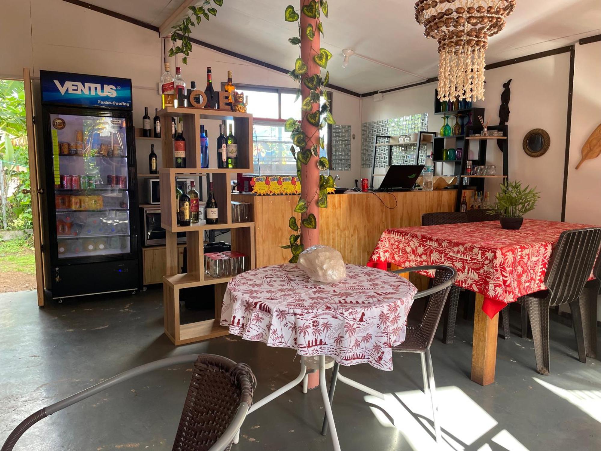 Pua vaenga Hostel Hanga Roa Bagian luar foto