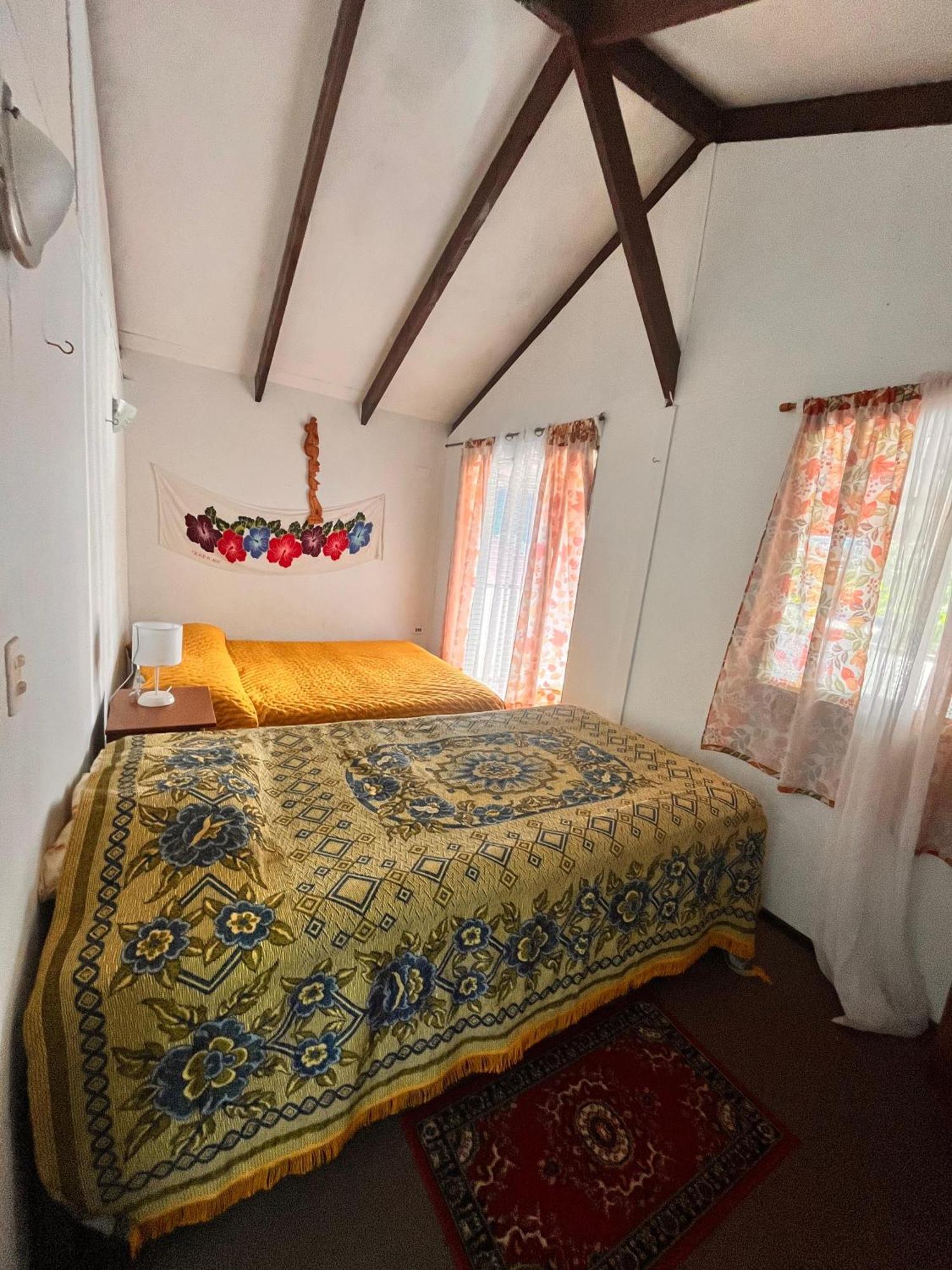 Pua vaenga Hostel Hanga Roa Bagian luar foto