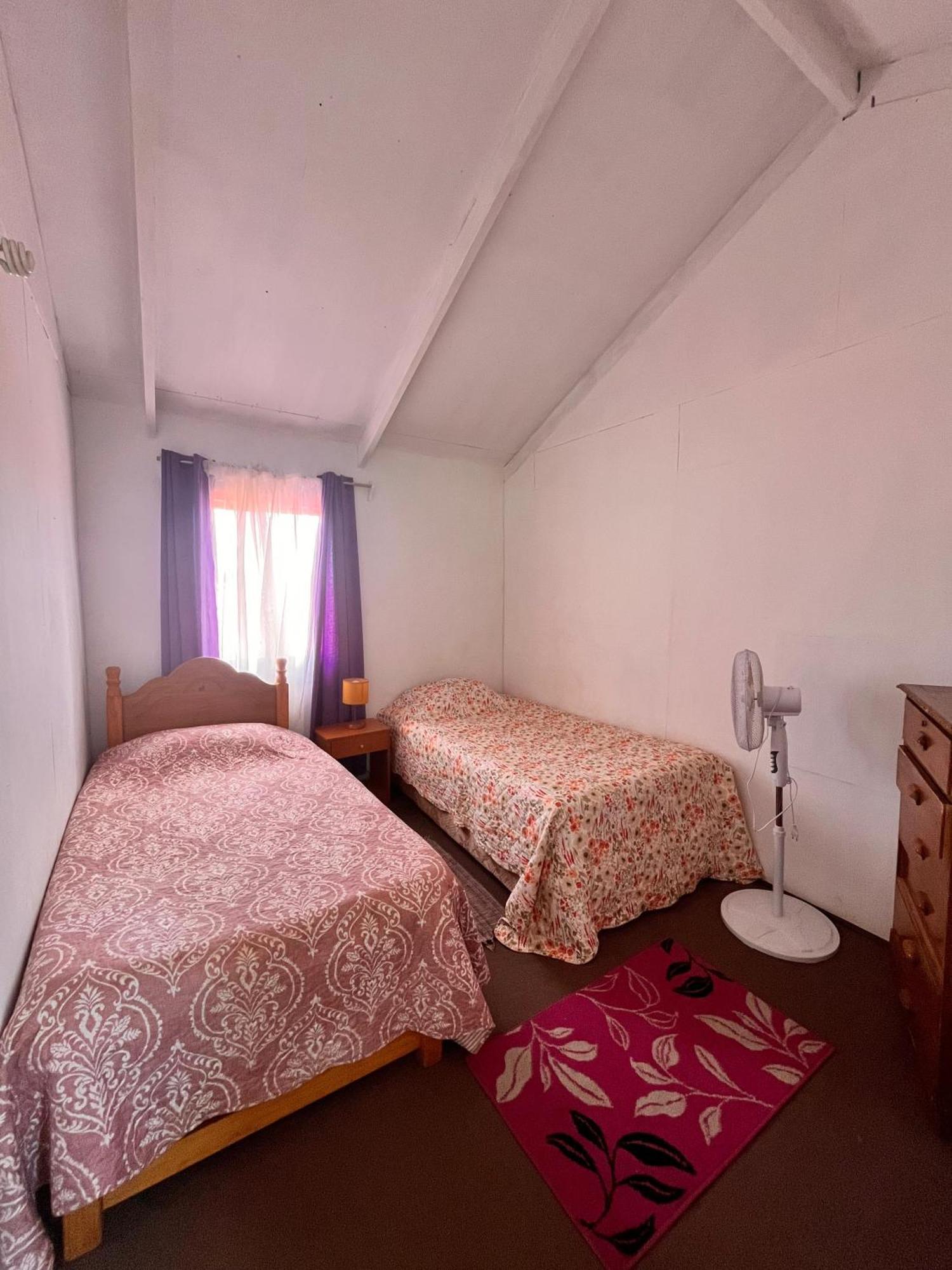 Pua vaenga Hostel Hanga Roa Bagian luar foto