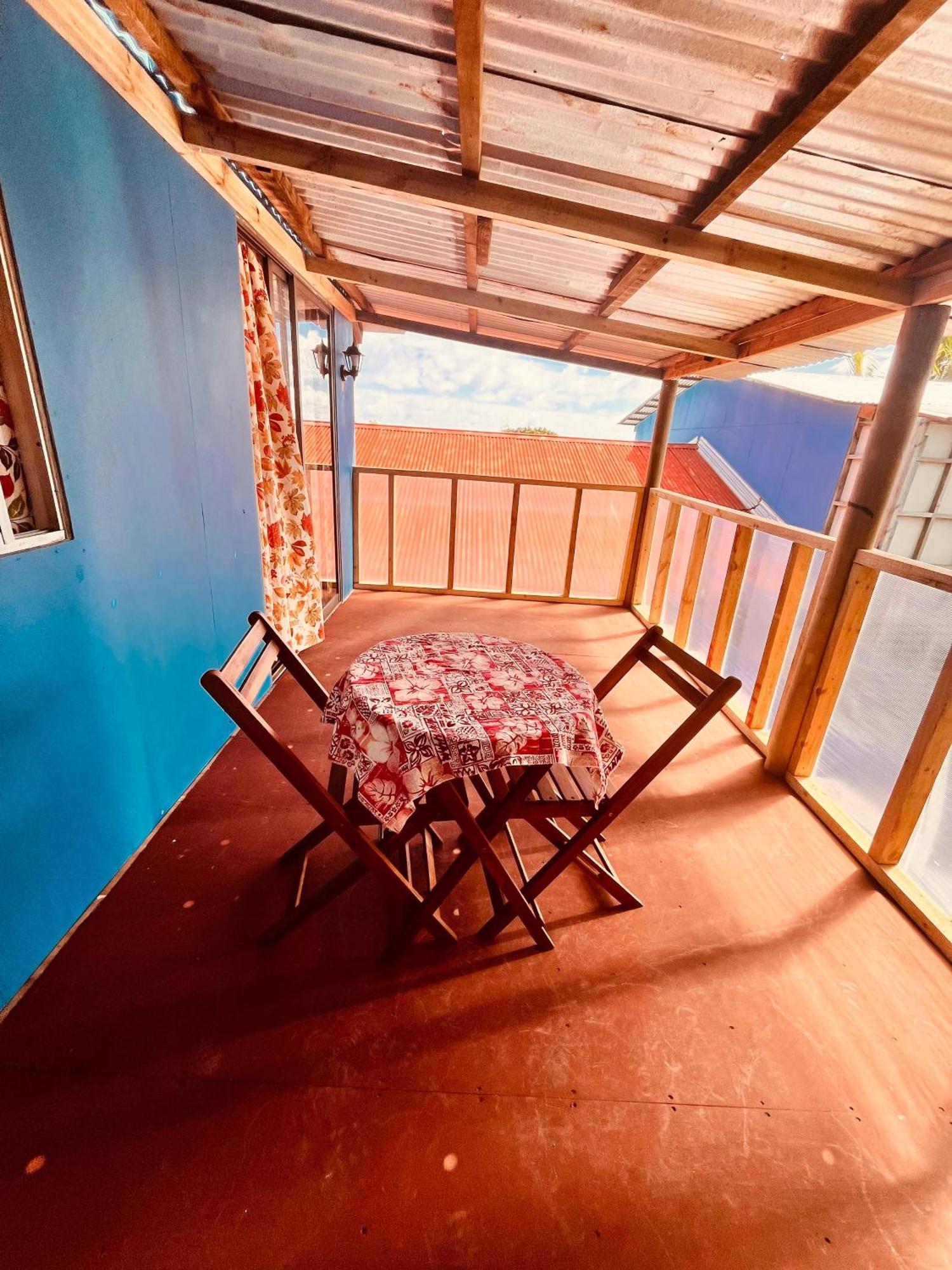 Pua vaenga Hostel Hanga Roa Bagian luar foto