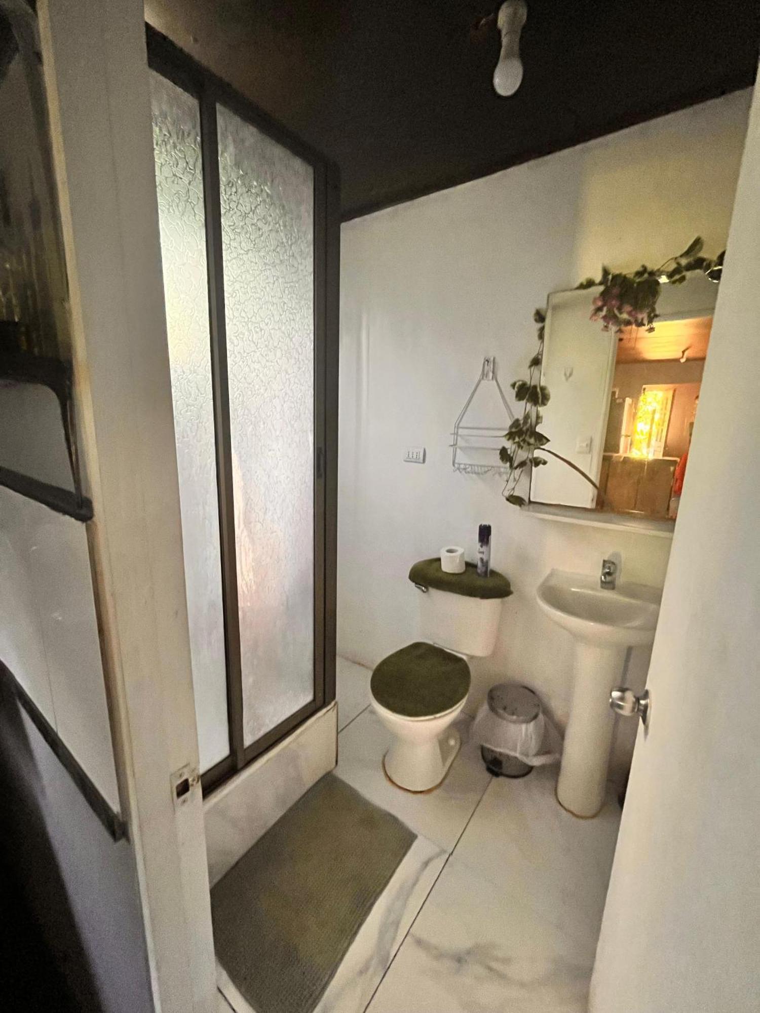 Pua vaenga Hostel Hanga Roa Bagian luar foto