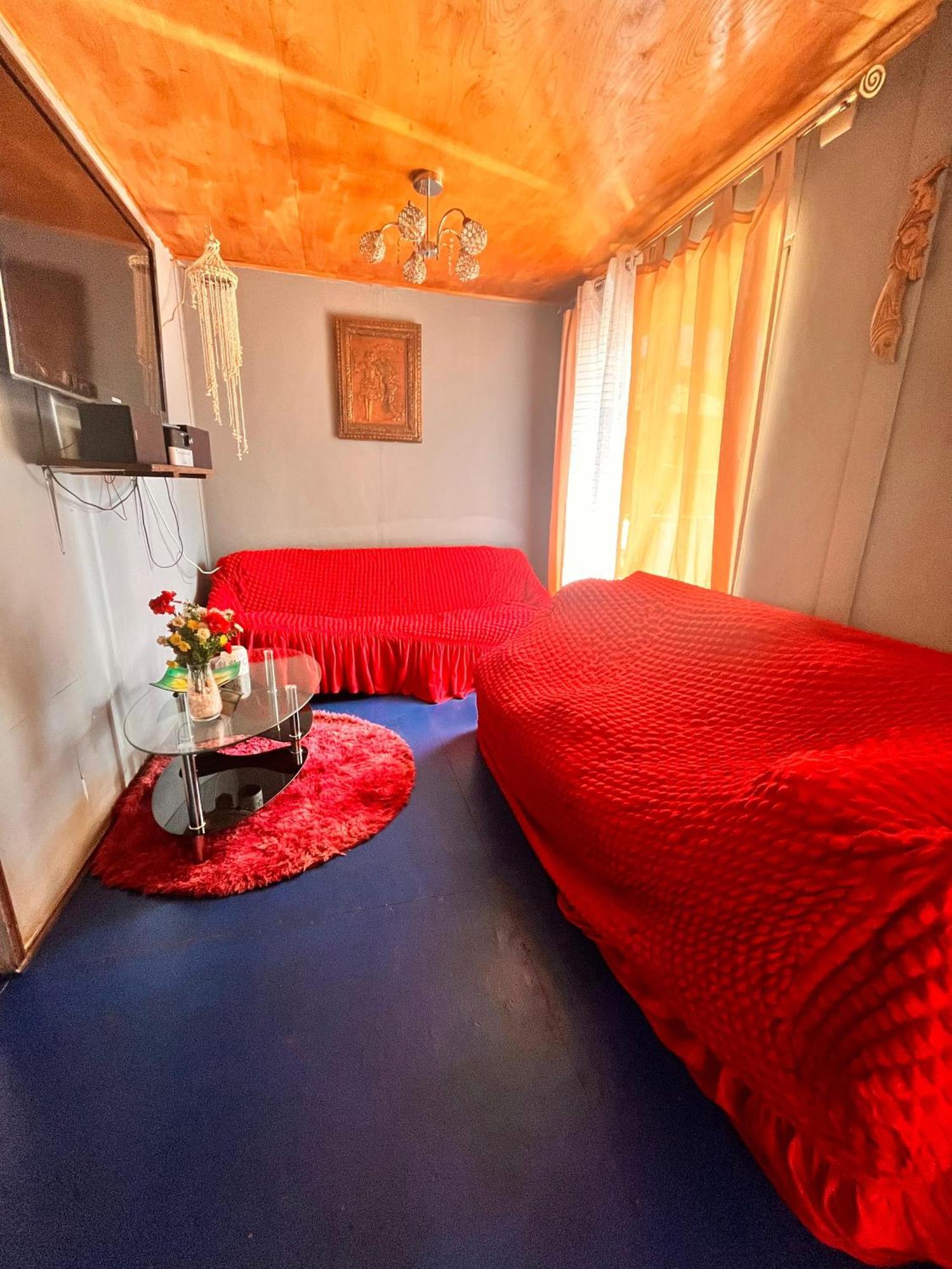 Pua vaenga Hostel Hanga Roa Bagian luar foto