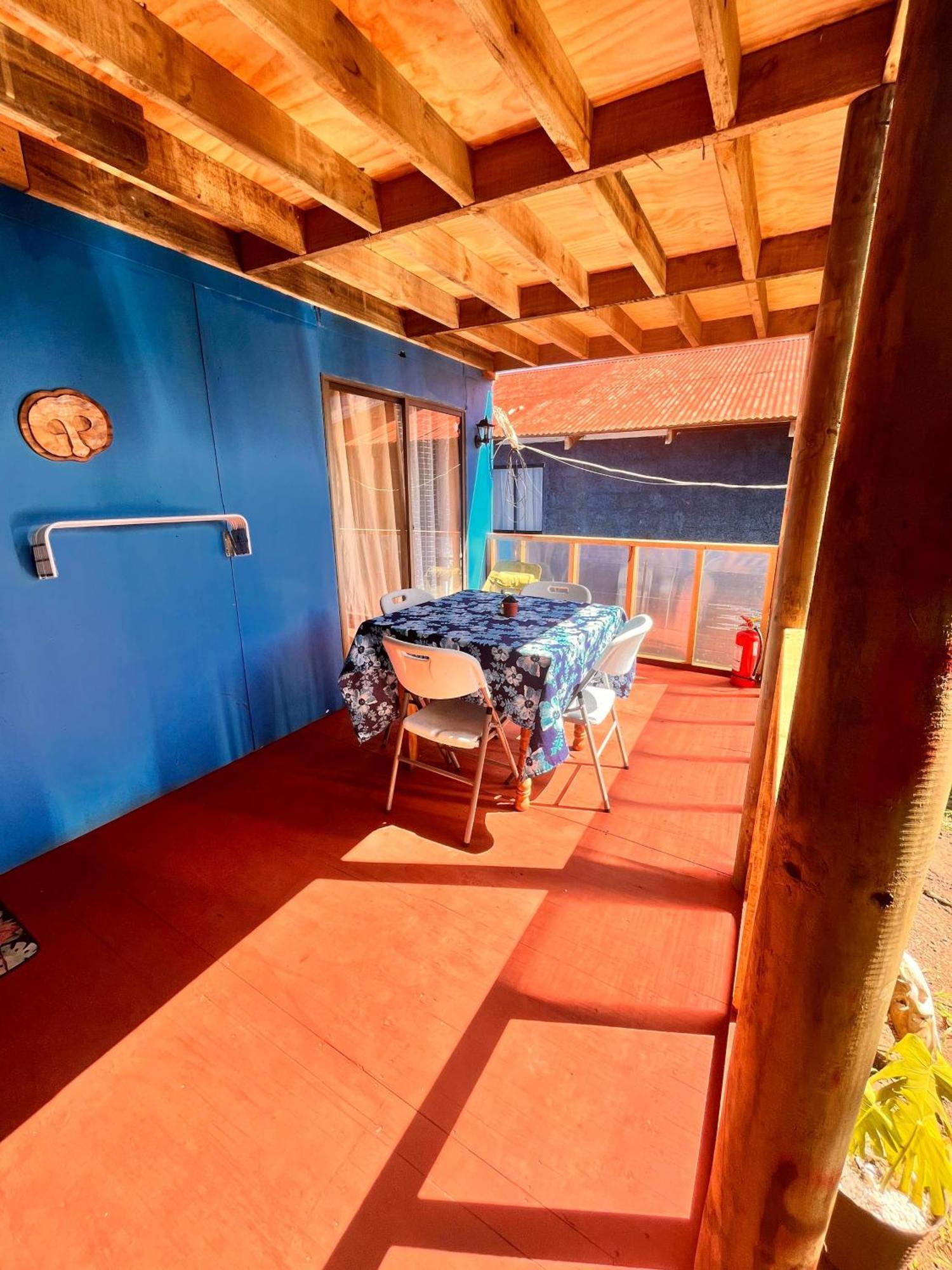 Pua vaenga Hostel Hanga Roa Bagian luar foto